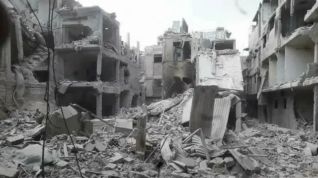 قبور مدمرة.. فلسطينيو مخيم اليرموك بدمشق يبحثون عن رائحة أحبتهم