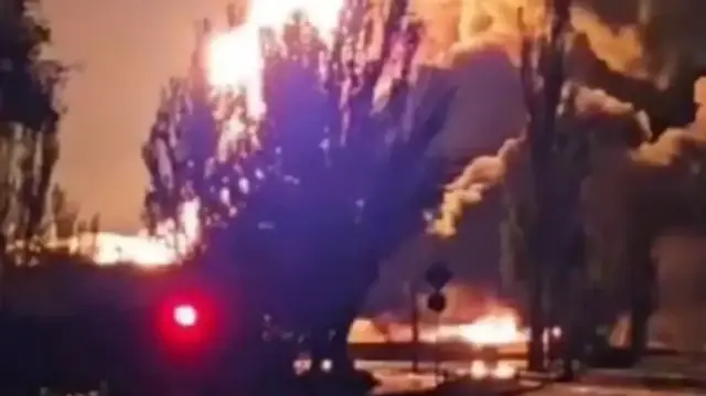 Kimya tesisinde şiddetli patlama büyük bir yangına yol açtı.