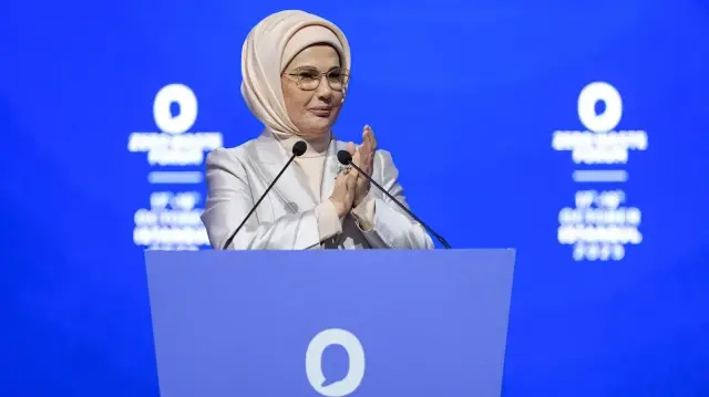 Turkish first lady meets Iranian VP at Istanbul Zero Waste Forum