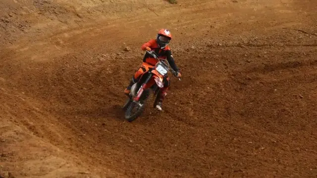 Pistteki yarış, izleyenlere heyecan dolu anlar yaşattı.