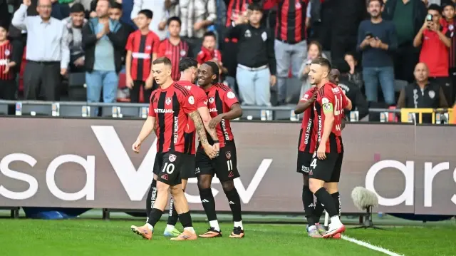 Gaziantep FKlı futbolcuların gol sonrası yaşadığı sevinç.
