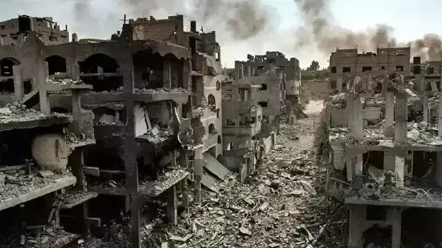 Kızılhaç'ın cesetlerin bulunduğu tabutları teslim aldığı belirtildi.