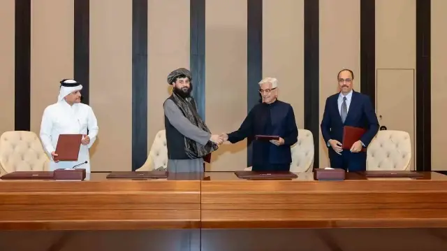 Le Pakistan et l'Afghanistan sont parvenus à un accord sur un "cessez-le-feu permanent" à l'issue des négociations menées à Doha sous la médiation de la Türkiye et du Qatar.