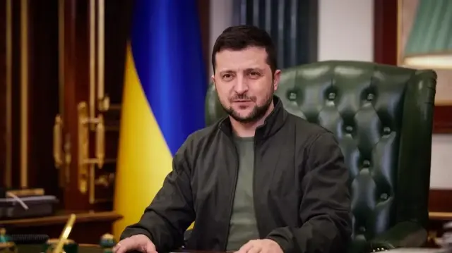 Zelenskiy: "Ama bu süreci sürekli yavaşlatan, manipüle eden, müzakereleri uzatan, halkımızı hava saldırılarıyla terörize eden ve cepheye yönelik saldırıları tırmandıran Rusya'dır."