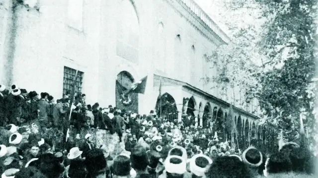 Avusturya-Macaristan'ın Bosna'yı ilhakına karşı Sultanahmet'te yapılan protesto mitingi (1908).