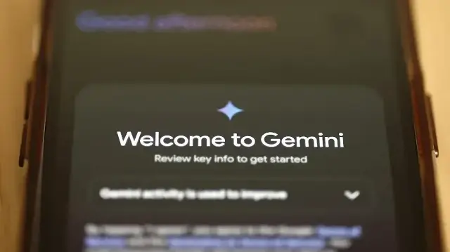 Le géant américain Google a annoncé mercredi l’intégration de son intelligence artificielle générative Gemini à l’ensemble de ses appareils connectés, marquant une nouvelle étape dans la bataille technologique autour des assistants intelligents.