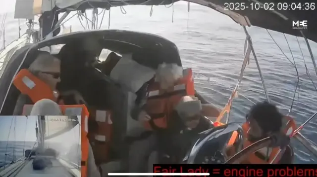 À bord du navire Fair Lady, en route vers Gaza pour tenter de briser le blocus et livrer une aide humanitaire, les passagers ont enfilé leurs gilets de sauvetage après avoir aperçu au loin ce qu’ils ont identifié comme des forces israéliennes.
