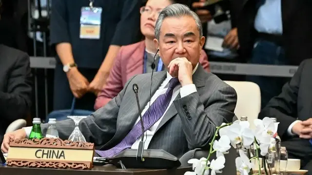 Le ministre chinois des Affaires étrangères, Wang Yi, assiste au 32ᵉ Forum régional de l’Association des nations de l’Asie du Sud-Est (ASEAN), le 11 juillet 2025.