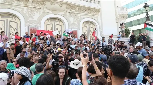 تونس.. مئات الطلاب يتظاهرون رفضا للهجوم الإسرائيلي على أسطول الصمود