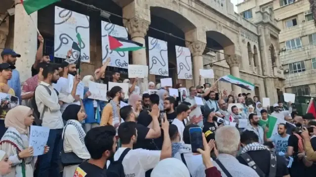 سوريون يتضامنون مع "أسطول الصمود" بمظاهرة في دمشق