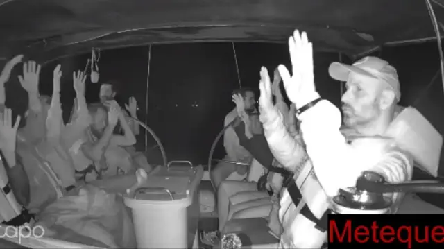 Cette image, tirée d'un flux en direct diffusé le 1er octobre 2025 par la Flottille Sumud, montre une vue des bateaux de la flottille en route pour briser le blocus israélien de la bande de Gaza. Le 1er octobre 2025, le ministère israélien des Affaires étrangères a annoncé qu'Israël avait arrêté les navires de la Flottille Sumud en direction de Gaza, dont l'objectif était de mettre fin au blocus imposé par Israël sur le territoire palestinien.