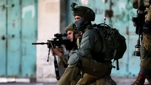 جيش الاحتلال الإسرائيلي يقتل بالرصاص فلسطينيا ويعتقل آخر قرب رام الله