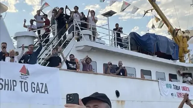 أسطول الصمود.. سفينة "ميكينو" تدخل المياه الإقليمية لغزة
