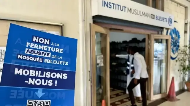 Tract contre la fermeture de la mosquée des Bleuets, à Marseille, en septembre 2025.