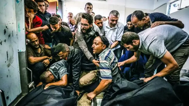 İsrail ordusu, ateşkese rağmen Zuveyde beldesini bombaladı. Hayatını kaybeden 21 Filistinlinin
yakınları büyük üzüntü yaşadı.