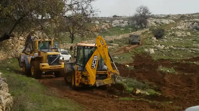 جيش الاحتلال الإسرائيلي يجرف 70 دونما من أراضي الفلسطينيين بالضفة