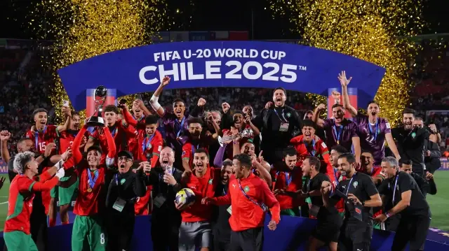 Les joueurs de l’équipe du Maroc après leur victoire lors de la finale de la Coupe du monde U-20 de la FIFA 2025 entre l’Argentine et le Maroc, au Stade national de Santiago, le 19 octobre 2025. 
