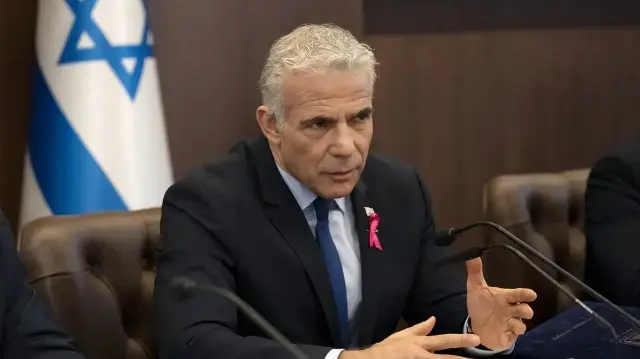 لابيد: نتنياهو يُحوّلنا إلى دولة تابعة تتلقى الإملاءات بشأن أمنها