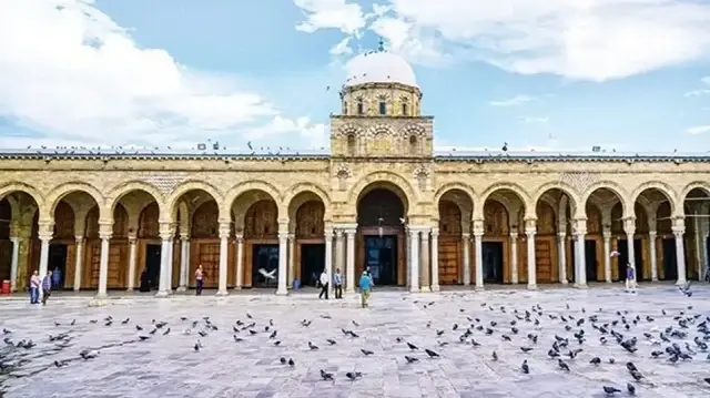 جامع الزيتونة بتونس.. منارة علم وميراث للمصلين عبر العصور
