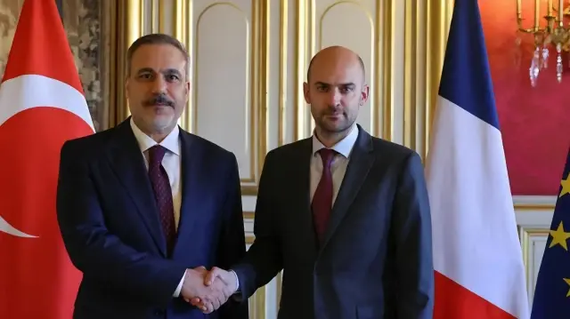 وزير الخارجية التركي يلتقي نظيره الفرنسي في لوكسمبورغ