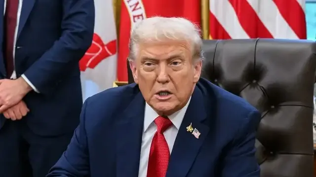 ترامب يتوقع اتفاقًا عادلًا مع الصين ويهدد بعقوبات