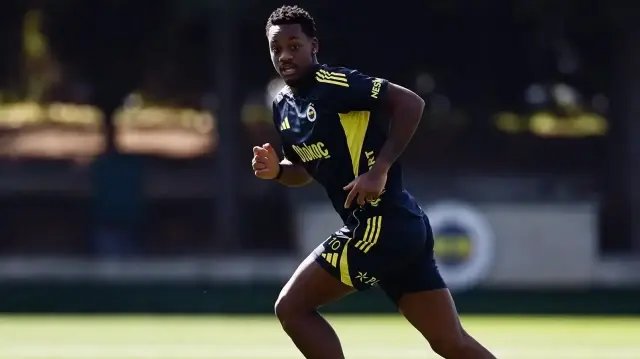 John Duran takımla antrenmanlara başladı.