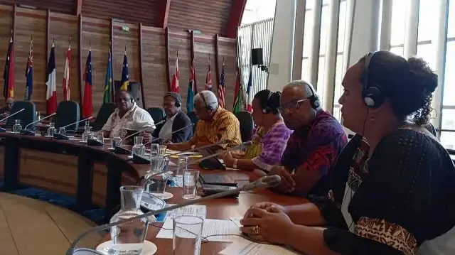 Les élus du groupe UC-FLNKS et Nationalistes au Congrès de la Nouvelle-Calédonie, Pierre Chanel Téin Tutugoro, Roch Wamytan, Daniel Goa, Omayra Naisseline, Henriette Tidjine-Hmae et Pabouty Uué Sylvain rencontre avec la mission d'information du FIP, le 29 octobre 2025.