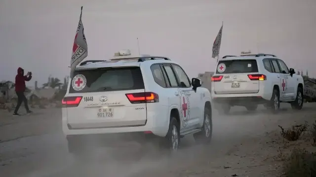 الصليب الأحمر يتسلم جثتي أسيرين إسرائيليين من حماس