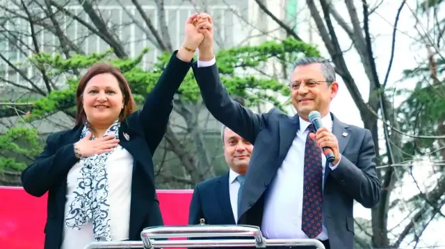 Burcu Köksal, Özgür Özel.