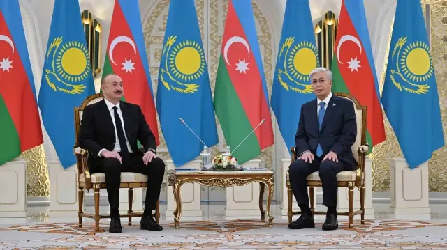Президент Казахстана Касым-Жомарт Токаев и президент Азербайджана Ильхам Алиев | Фото: Акорда
