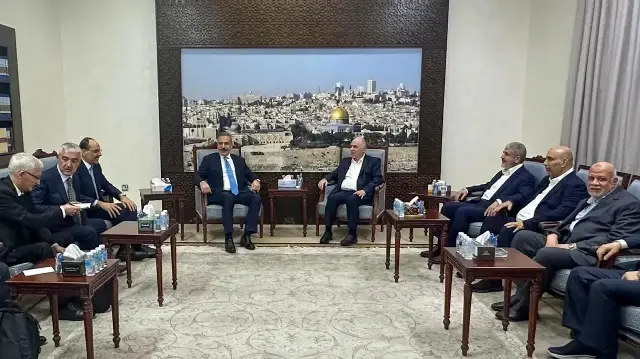 فيدان وقالن يلتقيان قيادة حماس في الدوحة