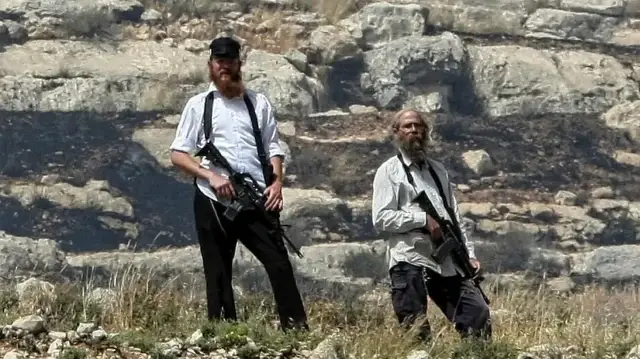 الضفة.. مستوطنون يعتدون على ممتلكات ومزروعات فلسطينيين