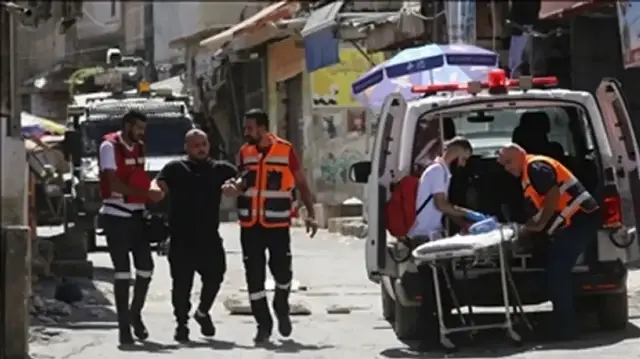 الضفة.. إصابة 10 فلسطينيين بالاختناق في اقتحام إسرائيلي لنابلس