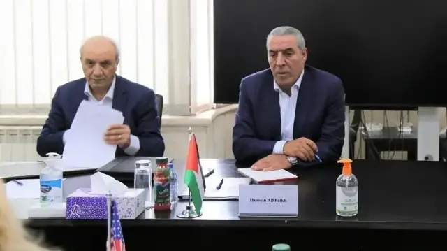 نائب عباس ومدير المخابرات الفلسطينية يصلان القاهرة مساء الأربعاء