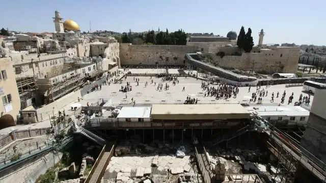 محافظة القدس تحذر من حفريات إسرائيلية حول المسجد الأقصى
