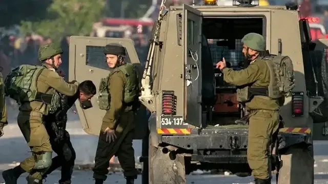 جيش الاحتلال يعتقل 25 فلسطينيا في الضفة الغربية