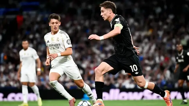 Real Madrid - Juventus maçından Arda Güler ile Kenan Yıldız.