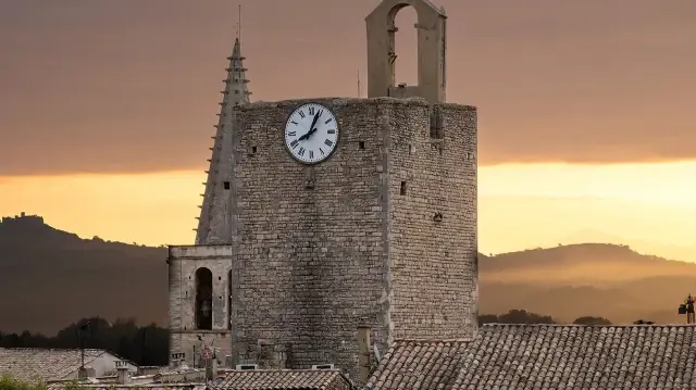 Tour dite de l’Horloge de Bagnols‑sur‑Cèze (Gard).