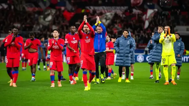 Les joueurs du Paris Saint Germain célèbrent leur victoire 7-2 face à Leverkusen, à la BayArena de Leverkusen, le 21 octobre 2025.