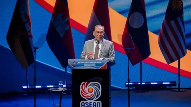 Malaysian PM seeks positive outcomes at ASEAN summit with global powers