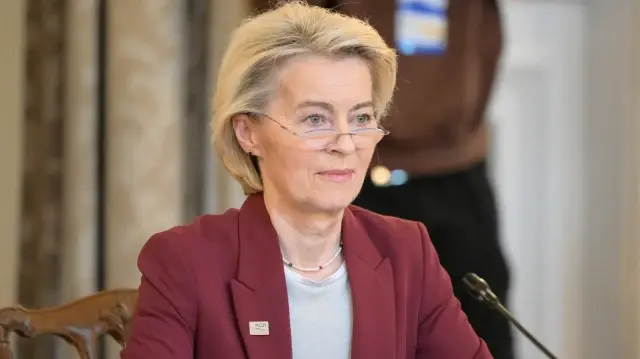 La présidente de la Commission européenne, Ursula Von der Leyen, assiste au sommet Med9 des États membres de l'Union européenne méditerranéens et du sud de l'Europe, à Portoroz, sur la côte adriatique slovène, le 20 octobre 2025.