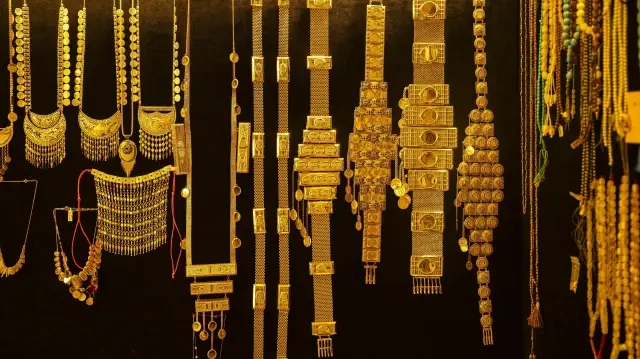 Gold prices drop 7.5% as US-China trade tensions show signs of easing