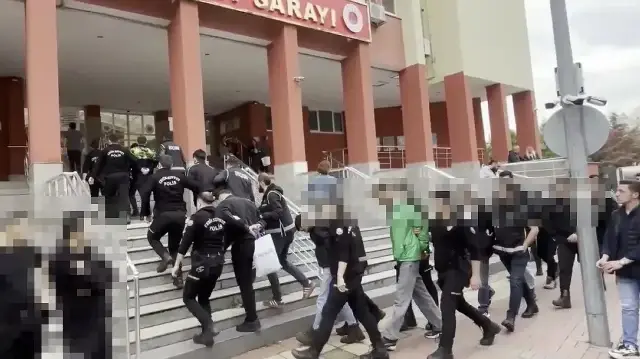 12 kişi beş ayrı suçtan tutuklandı.