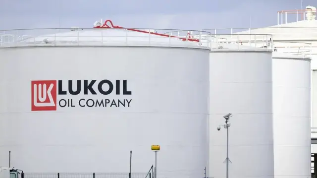 США ввели санкции против "Лукойла" и "Роснефти".