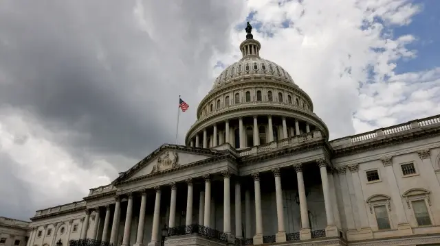 Сенат США в 12-й раз не смог согласовать финансирование правительства.