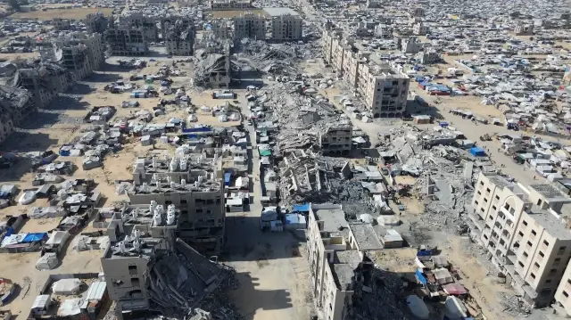 Gazze Şeridi’nin güneyindeki Han Yunus kent merkezinde, ateşkesin ardından yaşanan geniş çaplı yıkım havadan görüntülendi.