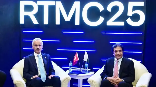 Ulaştırma ve Altyapı Bakanı Abdulkadir Uraloğlu ile mevkidaşı Muhammad Hanif Abbasi