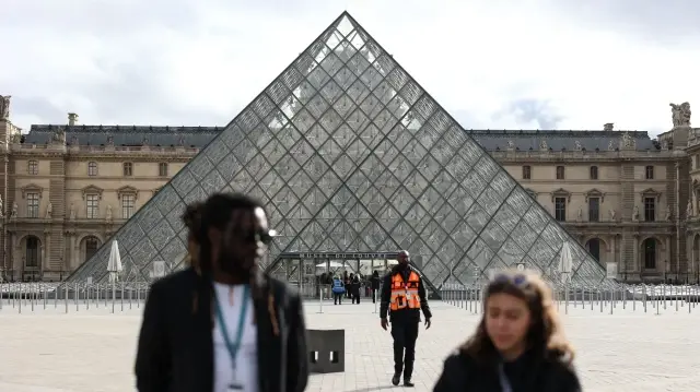 Louvre director resigns after $102 million jewel heist in Paris