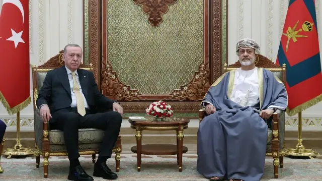 الرئيس التركي يلتقي سلطان عمان في مسقط