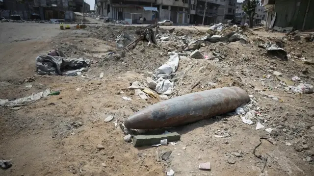 حكومة غزة تحذر الفلسطينيين من العبث بمخلفات جيشى الاحتلال الإسرائيلي غير المنفجرة